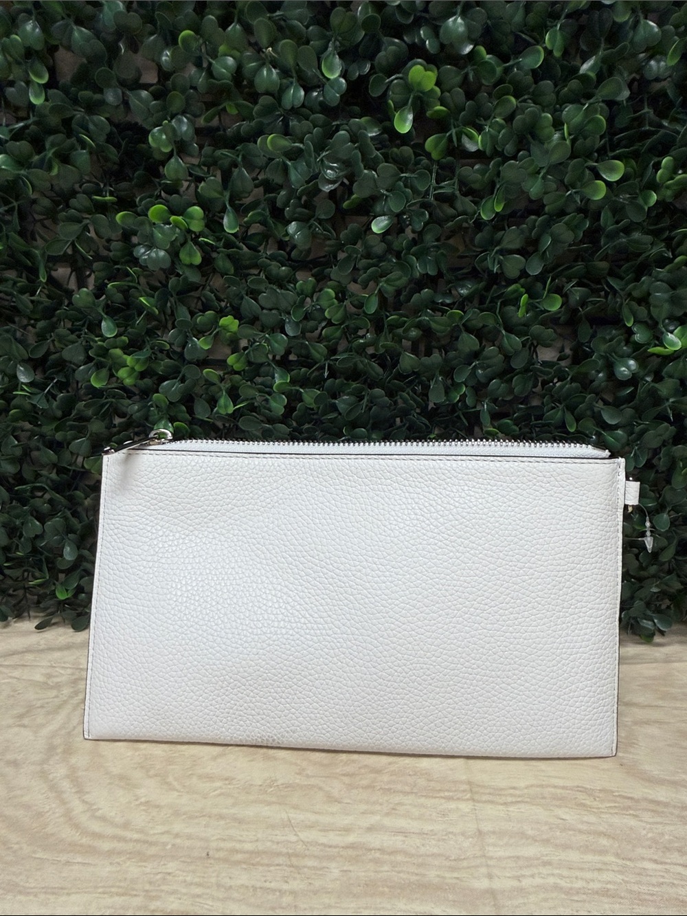 MICHAEL KORS JET SET TRAVEL PEBBLED LEATHER WRISTLET IN WHITE - Picture 3 of 6